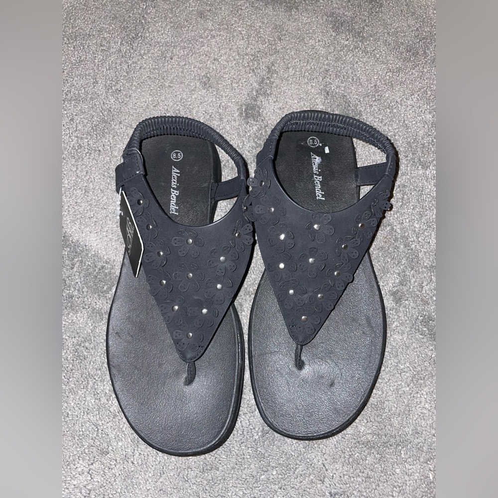 NWT Alexis Bendel Black Flower Pattern Sandals Size 8.5